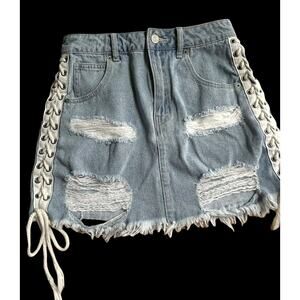 Forever 21 Denim Mini Booty Skirt Sz 25 Distressed Fray Hem Laced Sides M Wash